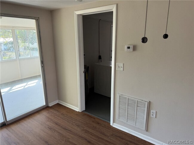 Building Photo - 7 N Jackson St