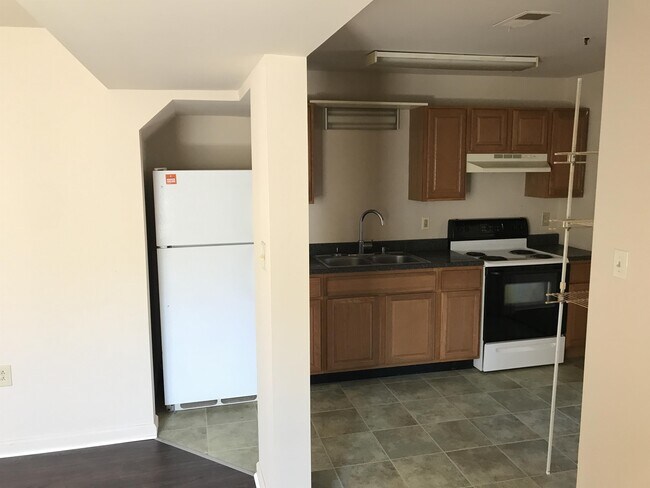 Building Photo - 200 E King St