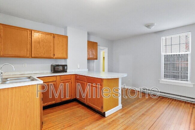 Building Photo - 721 2nd St