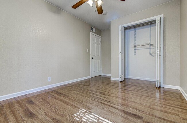 Building Photo - 1410 Kamar Dr