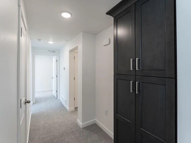 Building Photo - 8362 S Iris Lumi Ln