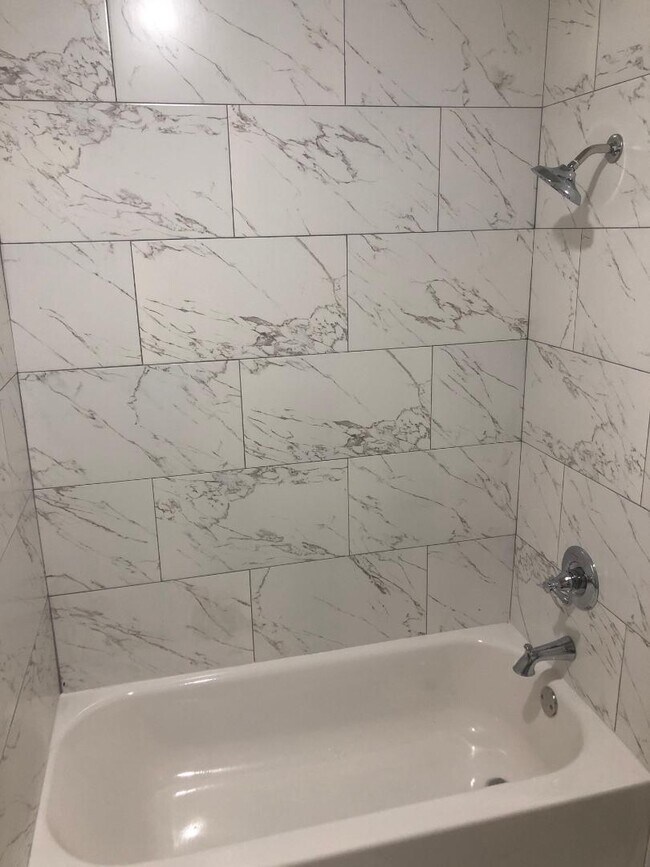 Building Photo - 2409 Leon St