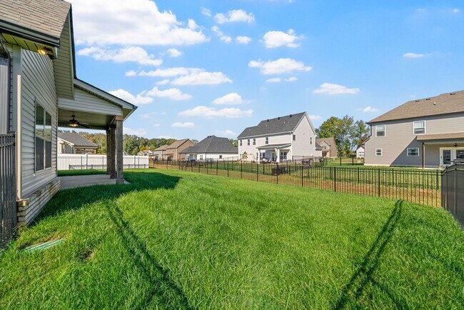 Building Photo - Pet Friendly Four Bedroom with Bonus!