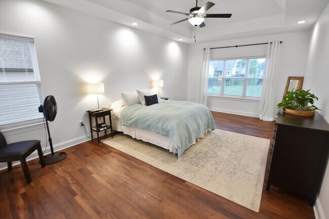 Building Photo - Pet Friendly Three Bedroom with Bonus!