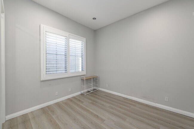 Building Photo - FOR RENT 4BD/3.5 BA/2Garage/Single Family ...