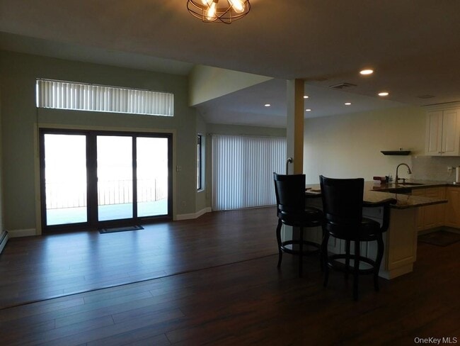 Building Photo - 729 Hewitt Ln