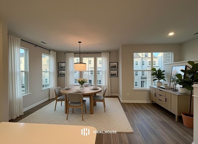 Building Photo - 375 Chesapeake Cmns St