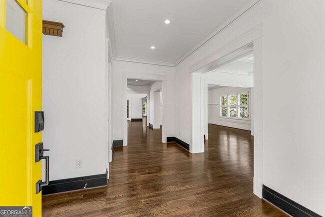 Building Photo - 546 Candler Park Dr NE
