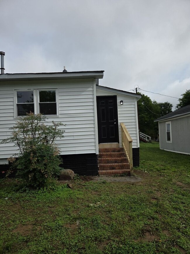 Building Photo - Newly remodeled home is located in Lancaster, SC 29720.