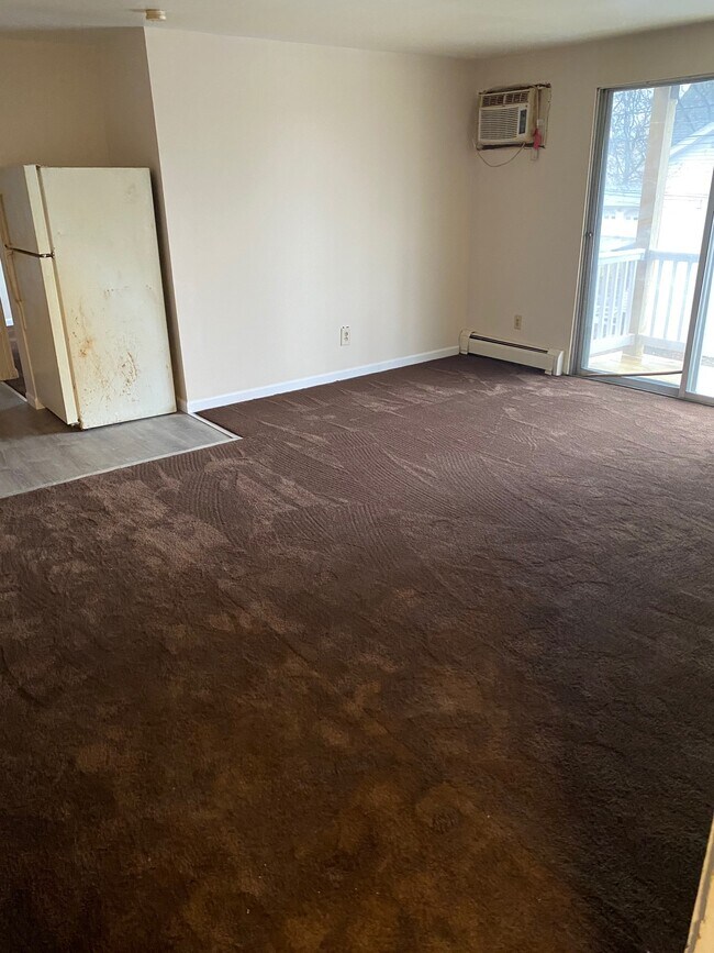 living room area on 2nd floor - 226 Vine Ave