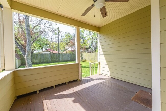 Building Photo - 722 E 25th St