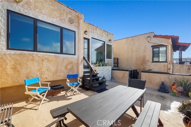 Building Photo - 2405 Crest Dr
