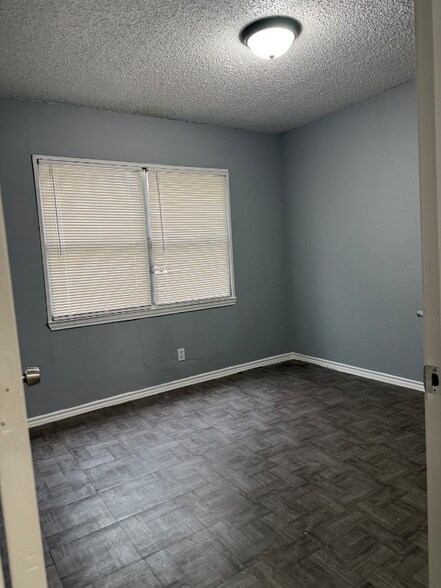 Building Photo - 2919 Shadow Wood Dr