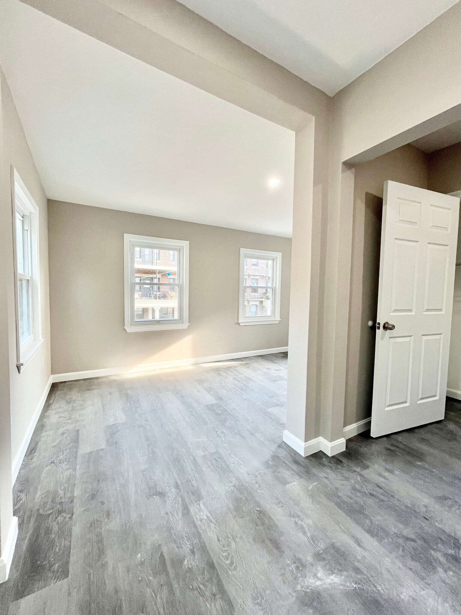 Building Photo - 16 Long Ave