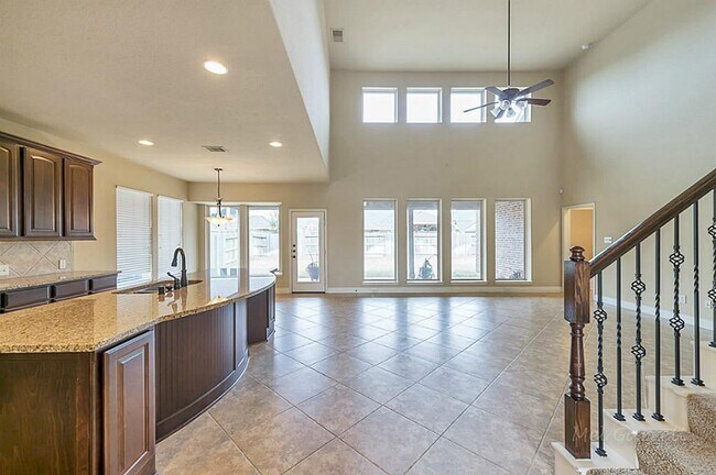Building Photo - 28810 Davenport Dr