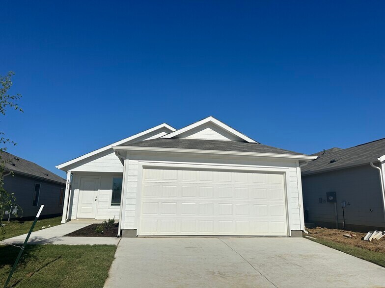 Primary Photo - 3009 Tokara St