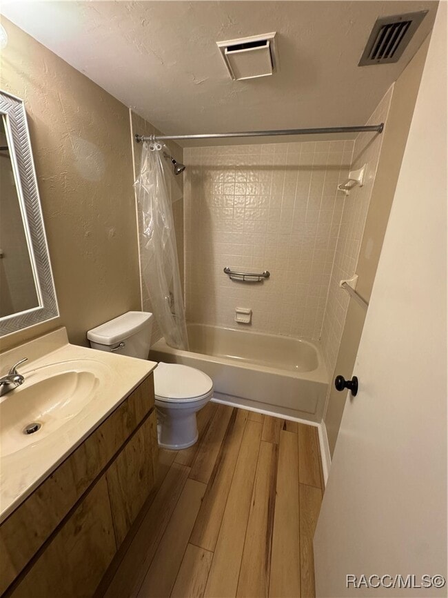 Building Photo - 790 E Gilchrist Ct