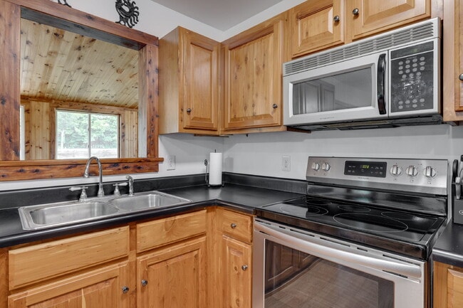 Building Photo - "Charming 2-Bedroom Furnished Retreat with Spacious Layout and 2.5 Baths in York, SC!"