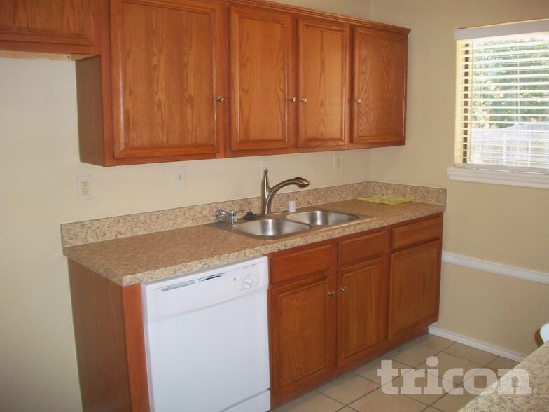 Building Photo - 9215 Sophora Dr