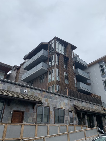 Building view from the outside - 191 S Winooski Ave