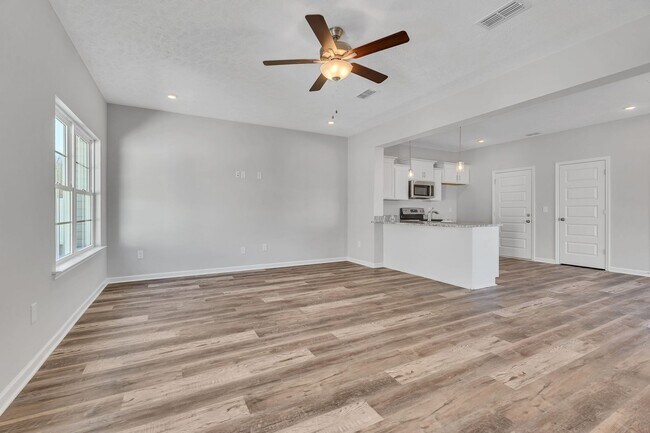 Building Photo - Beautiful NEW 3 Bed 2.5 Bath Townhome in M...