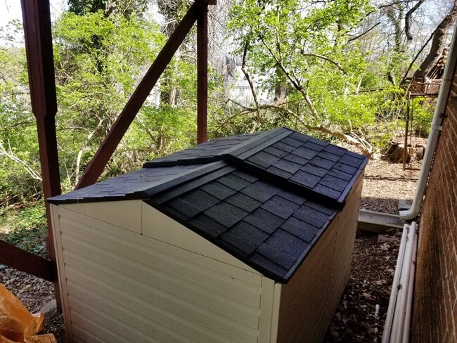 Building Photo - 925 N Montana St