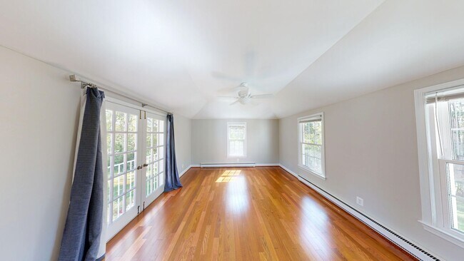 Building Photo - Updated  4/3.5 Farmhouse in Bethesda on Private, 1.5 Acre Lot