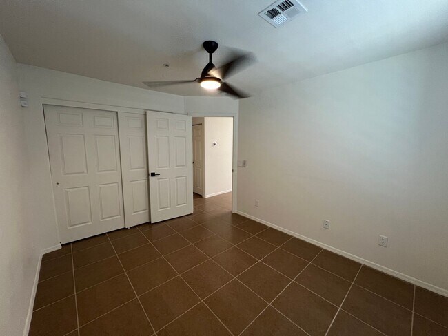 Building Photo - VERY NICE 3 BEDROOM IN DESERT SKY!