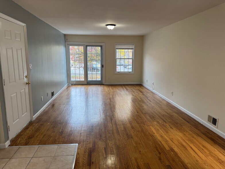 Building Photo - 31 Emory St