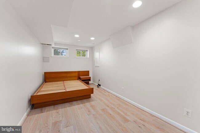 Building Photo - 6337 Beryl Rd