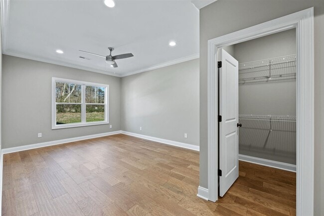 Building Photo - 512 Old Lovers Ln