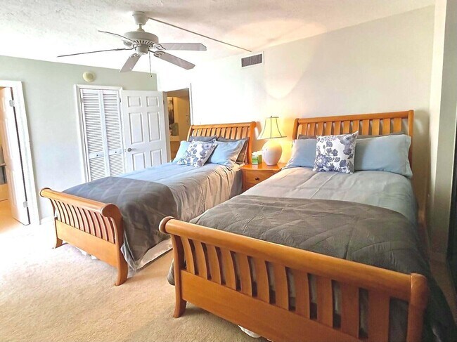 Building Photo - 5380 N Ocean Dr