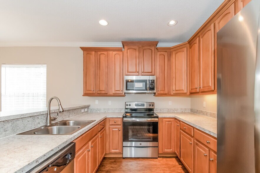 Building Photo - 3092 Litchfield Dr