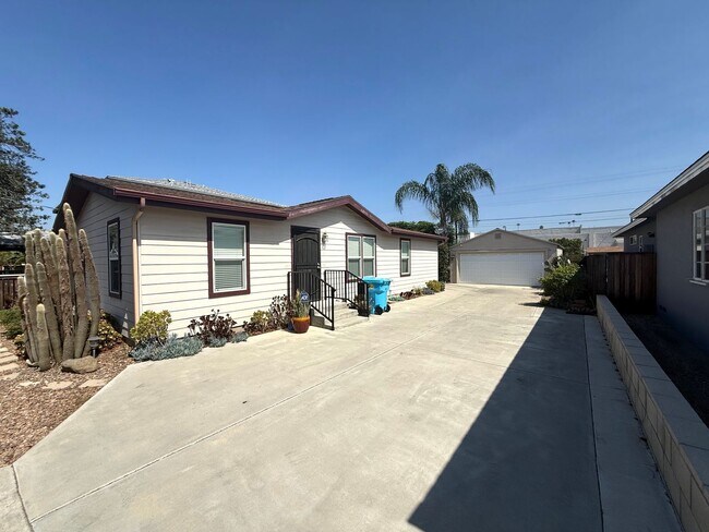 Building Photo - Spacious 3-bedroom, 2-bathroom home in the desirable College Area of San Diego