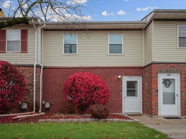 Primary Photo - 276 Temple Hill Rd