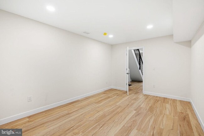 Building Photo - 1124 Dunton St