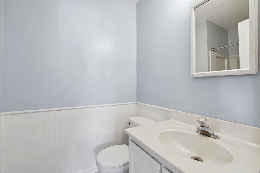 Building Photo - 2010 Quaker Landing