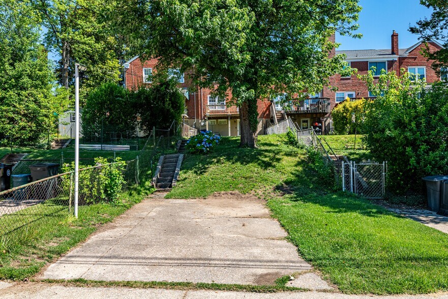 Building Photo - 1565 Dellsway Rd