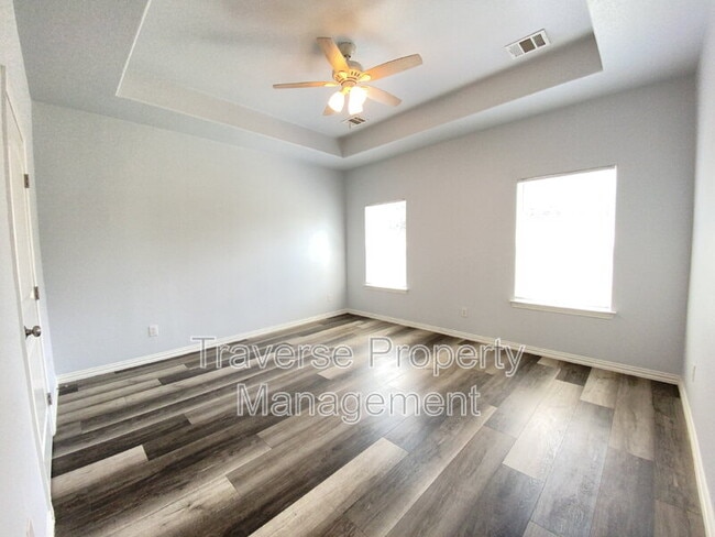 Building Photo - 5509 Wellesley Ave