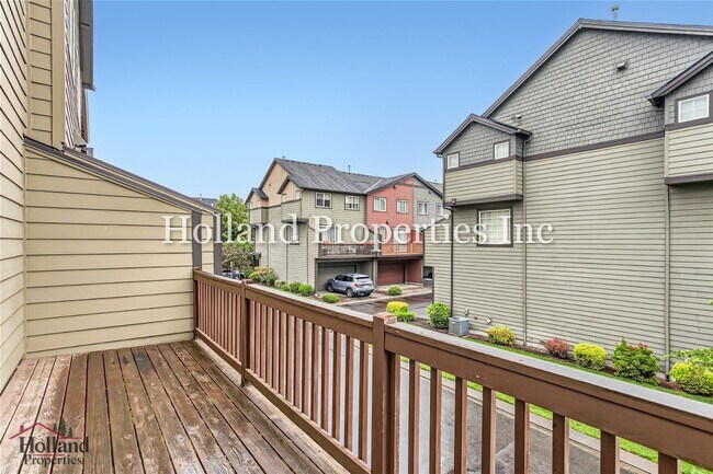 Building Photo - 3594 SE Ironwood Ave