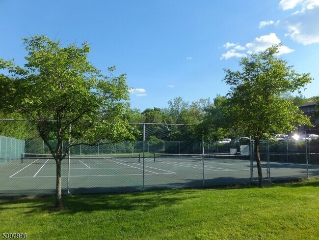 Building Photo - 410 Spruce Hills Dr