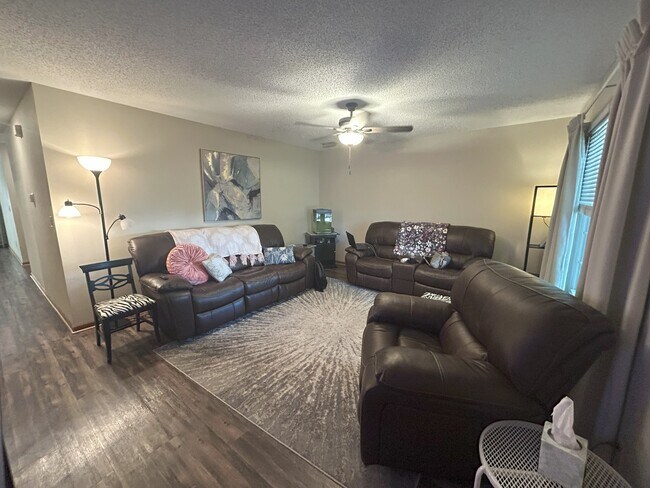 Building Photo - 1820 SW 6th St