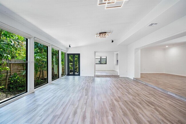 Building Photo - 7810 Beach View Dr