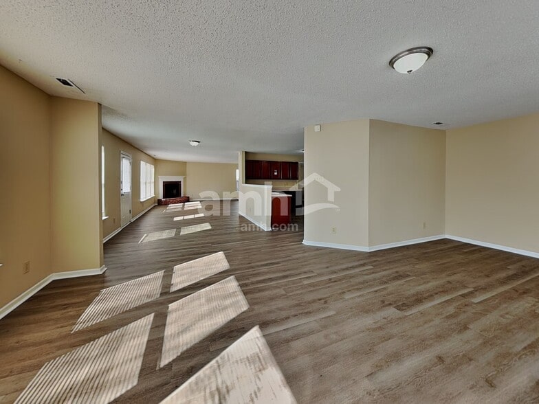 Building Photo - 10421 Parmer Cir