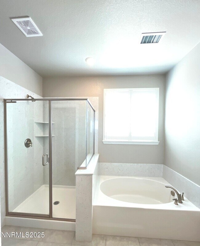 Building Photo - 2025 Elk Falls Way