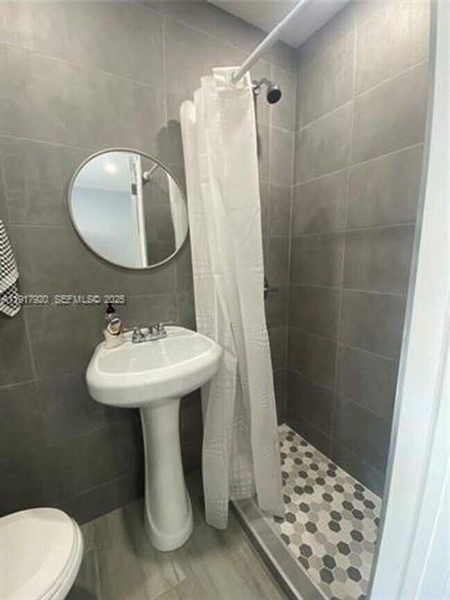 Building Photo - 7010 SW 144th Pl