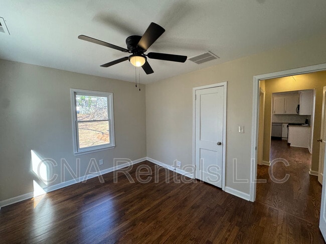 Building Photo - 1826 Clearwater Dr SE