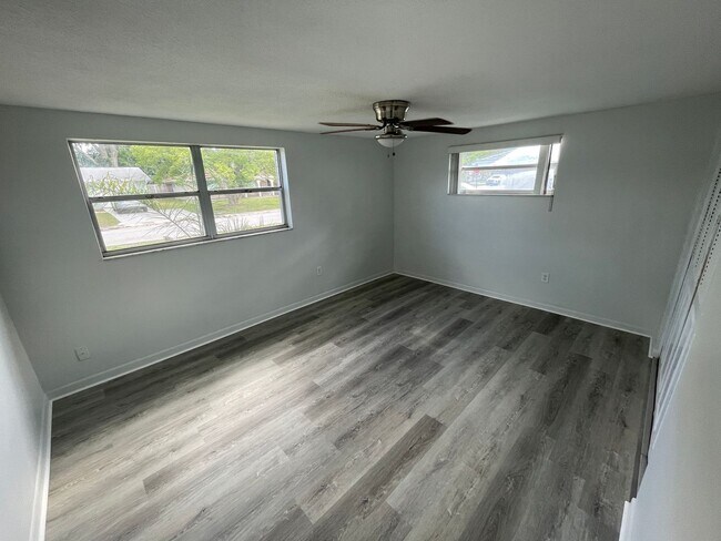 Building Photo - 2/1.5/1 New Port Richey