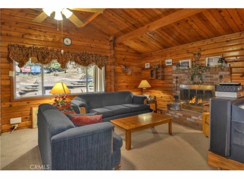 Building Photo - 527 Valley Dr