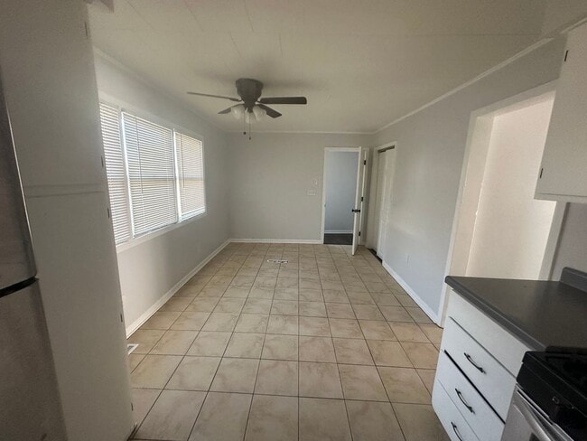 Building Photo - Awesome 2 bedroom house just outside Antioch!